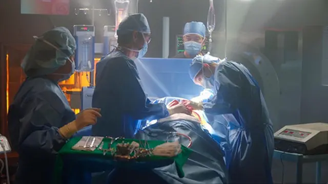 Momen menegangkan di serial drama Korea Dr. Romantic 3. (Foto: Disney+ Hotstar Indonesia)