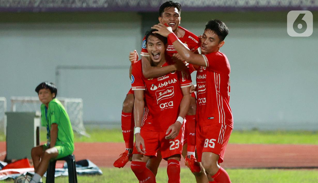 Pemain Persija Jakarta, Hansamu Yama melakukan selebrasi setelah mencetak gol ke gawang Dewa United pada pekan ke-33 BRI Liga 1 2022/2023 di Stadion Indomilk Arena, Tangerang, Senin (10/4/2023). (Bola.com/M Iqbal Ichsan)