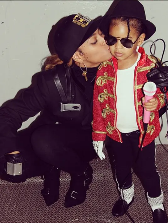 Uniknya gaya Beyonce dan buah hati memakai kostum ala Janet Jackson dan Michael Jackson. (via instagram/@beyonce)