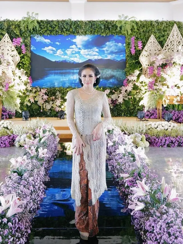 8 Inspirasi Model Kebaya Modern Simple dari Anya Geraldine hingga Nikita Willy
