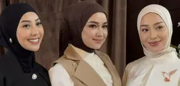 Nikita Willy Tampil Berkerudung bersama adiknya. [@nikitawillyofficial94]