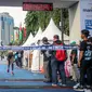 Peserta kategori full marathon berhasil mencapai garis finish Mandiri Jakarta Marathon 2016 di Monas, Jakarta, Minggu (23/10). Peserta berlari sejauh 42 KM pada kategori full Marathon sesuai rute yang telah ditentukan panitia. (Liputan6.com/Faizal Fanani)