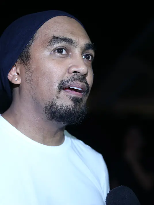 "Terakhir ketemu waktu di Bali sama mas Indra (manager Mike Mohede), ya kami masih nonton konser dia (Mike Mohede). Dan di satu sesi nonton dia sangat menikmati penampilan dia," tandas Glenn Fredly. (Nurwahyunan/Bintang.com)
