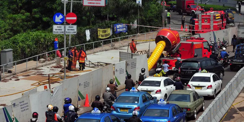 Pipa Gas Meledak, Sudirman Macet Total 