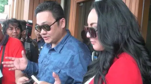 [VIDEO] Nia Daniaty Mantap Bercerai, Farhat Abbas Ikhlas