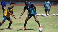 BRI Liga 1: Persib Tak Ingin Larut dalam Kekecewaan, Victor Igbonefo Minta Timnya Bangkit