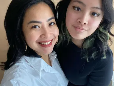 Dari pernikahannya dengan Enkito Herman Nugroho, Feni Rose dikaruniai 2 orang anak. Si bungsu Audi, kini sudah beranjak remaja lho. (FOTO: instagram.com/fenirose/)