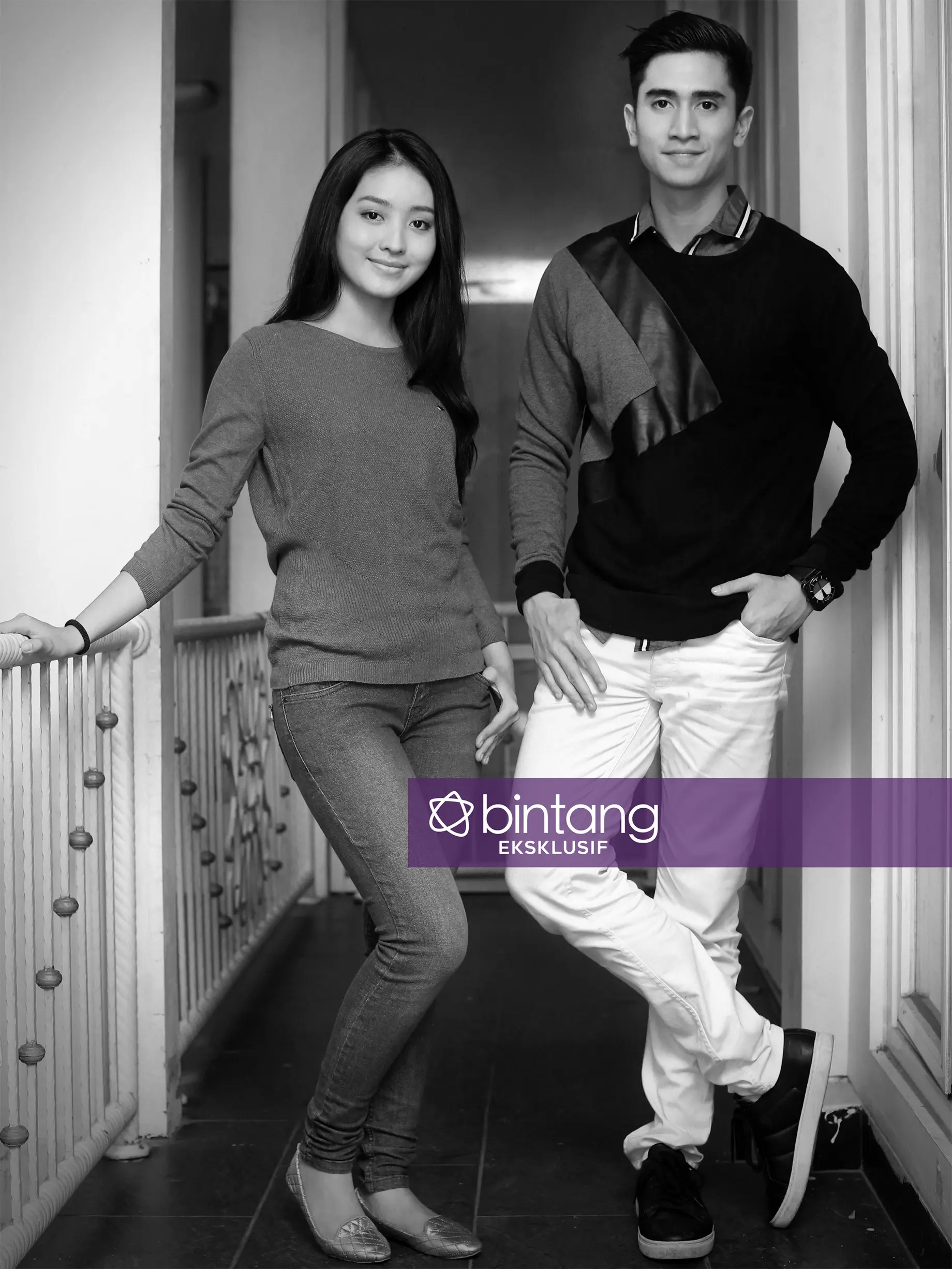 Senyum ceria Natasha Wilona dan Verrell Bramasta menjalani pemotretan secara khusus dilokasi syuting Anak Sekolahan. Fotografer: Adrian Putra, DI: Muhammad Iqbal Nurfajri/Bintang.com. (Adrian Putra/Bintang.com)