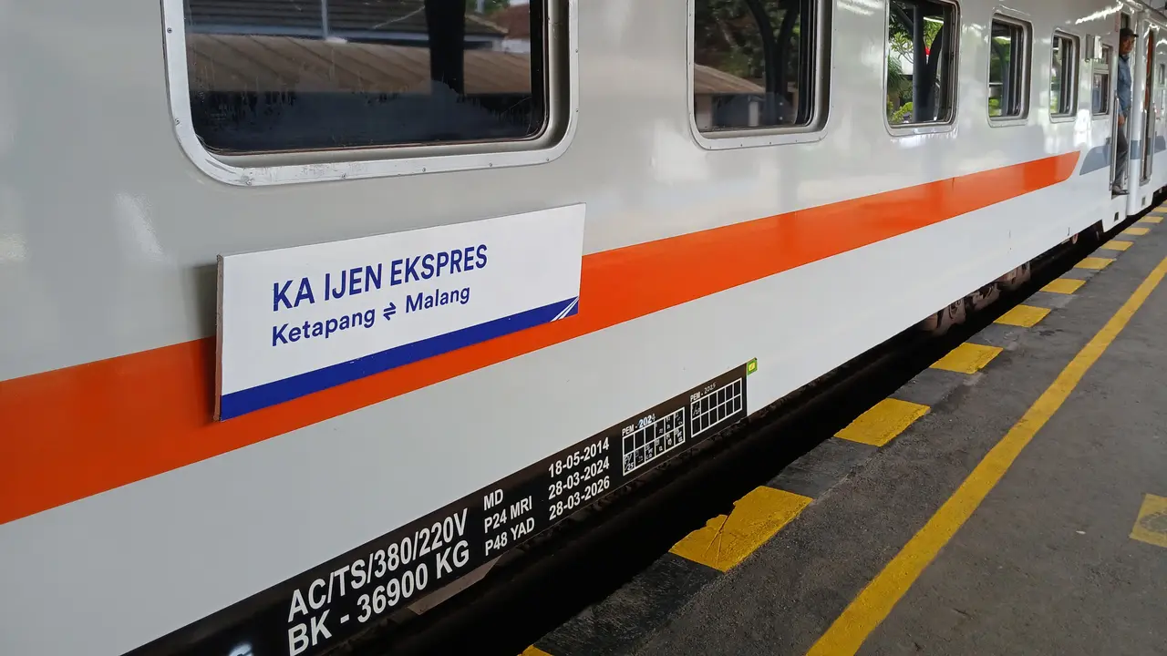 Kereta Api Ijen Ekspres berhenti di Stasiun Banyuwangi Kota (Istimewa)