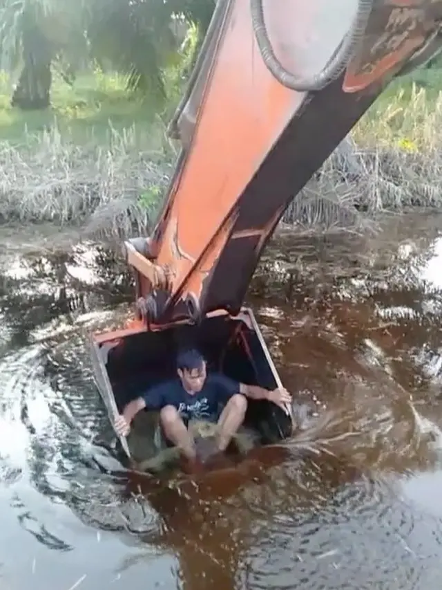 6 Tingkah Gokil Orang Asal Berendam Ini Nyeleneh, Enggak Habis Pikir