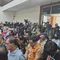 Sidang Dokter Tifa, Pengunjung Tak Bisa Masuk Nobar Depan Pengadilan