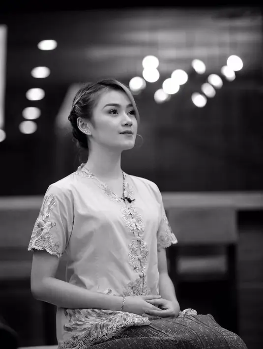 Sejak kemunculannya di dunia hiburan, Dara masih tetap terlihat cantik menawan. Wajahnya tidak banyak berubah sejak pertama kali kemunculan The Virgin. (Foto: instagram.com/darathevirgin)