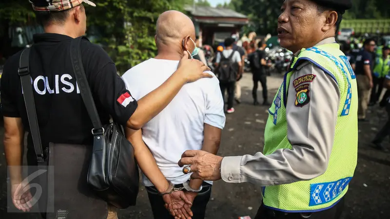 20160825-Kampung Muara Bahari Digerebek, Polisi Ciduk Puluhan Orang-Jakarta