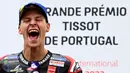 <p>Tampil pada seri kelima MotoGP Portugal di Sirkuit Portimao hari Minggu (24/04/2022), pembalap Yamaha, Fabio Quartararo sukses meraih kemenangan perdana dan naik podium teratas. (AFP/Gabriel Bouys)</p>