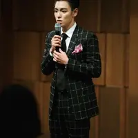 Penyanyi tampan berasal dari Korea Selatan, T.O.P ‘Big Bang’ pemilik nama lengkap Choi Seung-Hyun ini dikabarkan telah usai menjalani ujian masuk kepolisian. Setelah itu T.O.P akan lanjut menjalani wajib militer. (Instagram/choi_seung_hyun_tttop)