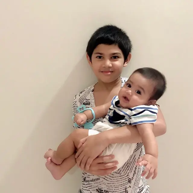6 Potret Arsen Momong Anak Rifky Balweel dan Biby Alraen, Bak Adik Kandung