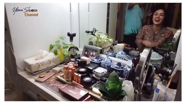 6 Potret Kamar Mandi Mewah Yuni Shara, Penuh Koleksi Guci