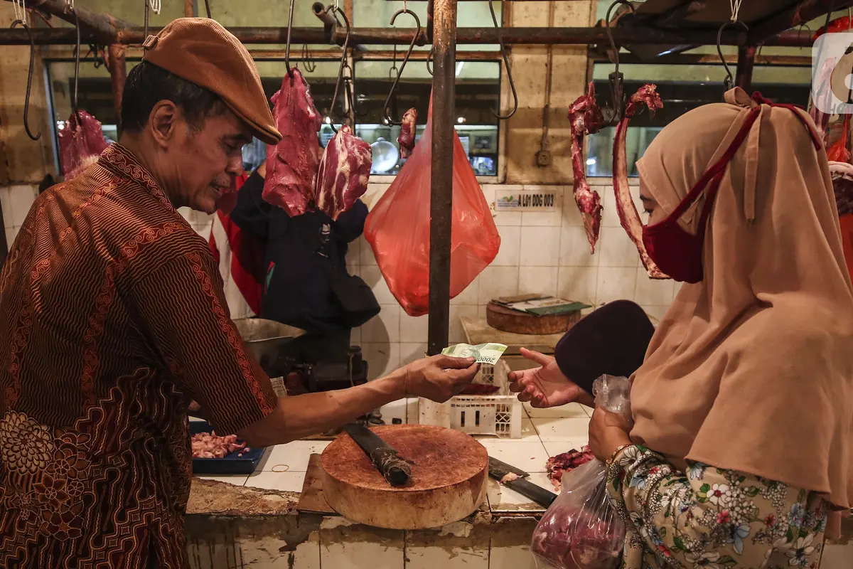 FOTO: Mendekati Lebaran, Harga Daging Mulai Merangkak Naik