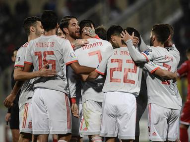 Selebrasi timnas Spanyol pada laga kedua Kualifikasi Piala Eropa 2020 yang berlangsung di Stadion Ta Qali, Malta, Rabu (27/3). Spanyol menang 2-0 atas Malta. (AFP/Filippo Monteforte)