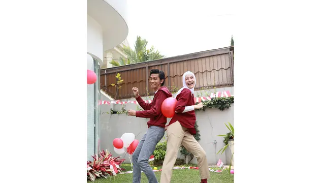 Busana HUT RI keluarga Tri Changcuters