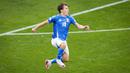 Pemain Italia, Nicolo Barella, melakukan selebrasi setelah mencetak gol ke gawang Albania dalam laga perdana Grup B Euro 2024 di Stadion Signal Iduna Park, Dortmund, Minggu (16/6/2024). (AP/Andreea Alexandru)