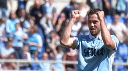 2. Stefan de Vrij (Lazio) – Juventus sebenarnya telah lama memantau bek andalan Lazio dan timnas Belanda ini. Pemain berusia 25 tahun itu membantu Lazio mengakhiri musim di peringkat kelima Serie A. (AFP/Tiziana Fabi)