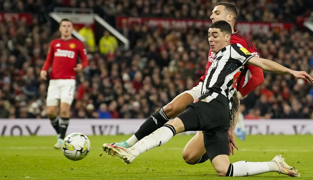 The Magpies -- julukan Newcastle -- telah unggul dua gol pada babak pertama melalui Miguel Almiron dan Lewis Hall. (AP Photo/Dave Thompson)