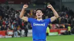 Ekspresi Elkan Baggot usai Gillingham FC keluar sebagai pemenang dalam drama adu penalti usai mengalahkan Brentford dalam pertandingan putaran ketiga Carabao Cup 2022. (Twitter/@TheGillsFC)