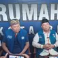 Heri Koswara dan Sholihin resmi berduet sebagai calon wali kota dan wakil wali kota di Pilkada Kota Bekasi 2024, setelah mendapat surat rekomendasi dari DPP Partai Amanat Nasional (PAN).(Liputan6.com/Bam Sinulingga).