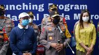 Kapolda Metro Jaya, Irjen Fadil Imran meninjau pelaksanaan vaksinasi Covid-19 massal di beberapa lokasi di Kampung Tangguh Jaya.