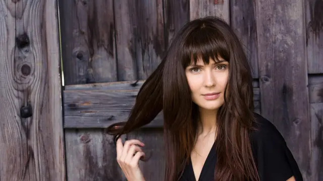 ilustrasi rekomendasi gaya rambut berponi/Lia Koltyrina/shutterstock