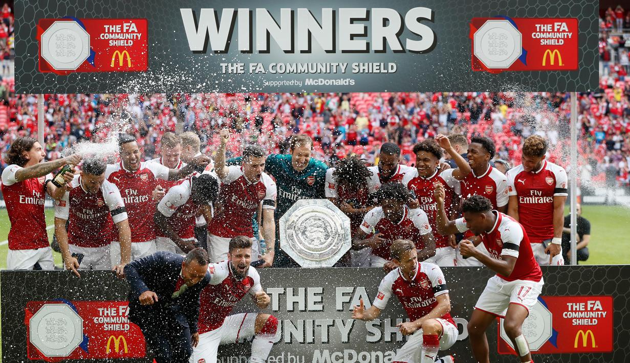 Photo Sukacita Pemain Arsenal Boyong Trofi Community Shield Bola Liputan6 Com