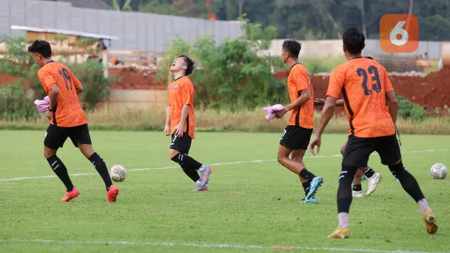 Foto: Pemain Persija Asik-Asik, Ryo Matsumura Ceria di Sesi Latihan Macan Kemayoran