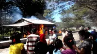 Warga Bakar Rumah Pasangan Selingkuh