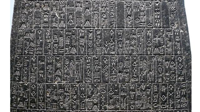 Aksara Paku dari bahasa Akkadia diterjemahkan menggunakan program AI