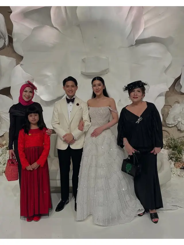8 Potret Tamu Publik Figur di Pernikahan Teuku Rassya dan Cleantha Islan