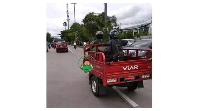 Model Kendaraan Driver Ojek Online Saat Bawa Penumpang Ini Bikin Ngakak
