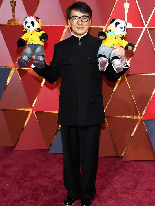 "Aku adalah duta panda, aku tengah mempromosikan mereka. Aku bahkan punya dua panda betulan di Tiongkok," lanjutnya. (AFP/Bintang.com)