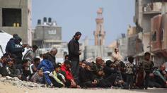 Di Antara Reruntuhan Bangunan Masjid, Umat Muslim di Gaza Laksanakan Salat Jumat Terakhir Ramadan 1447 Hijriah