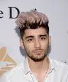Lepas dari sosoknya yang pendiam sejak memutuskan hengkang dari boyband One Direction, Zayn Malik tetaplah pria tampan yang bikin jatuh cinta penggemarnya. (AFP/Bintang.com)