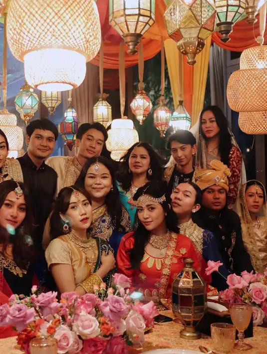 (Instagram @rachelvennya)