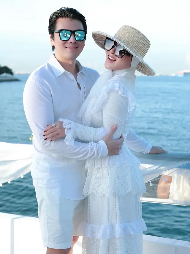 Syahrini dan Reino Barack