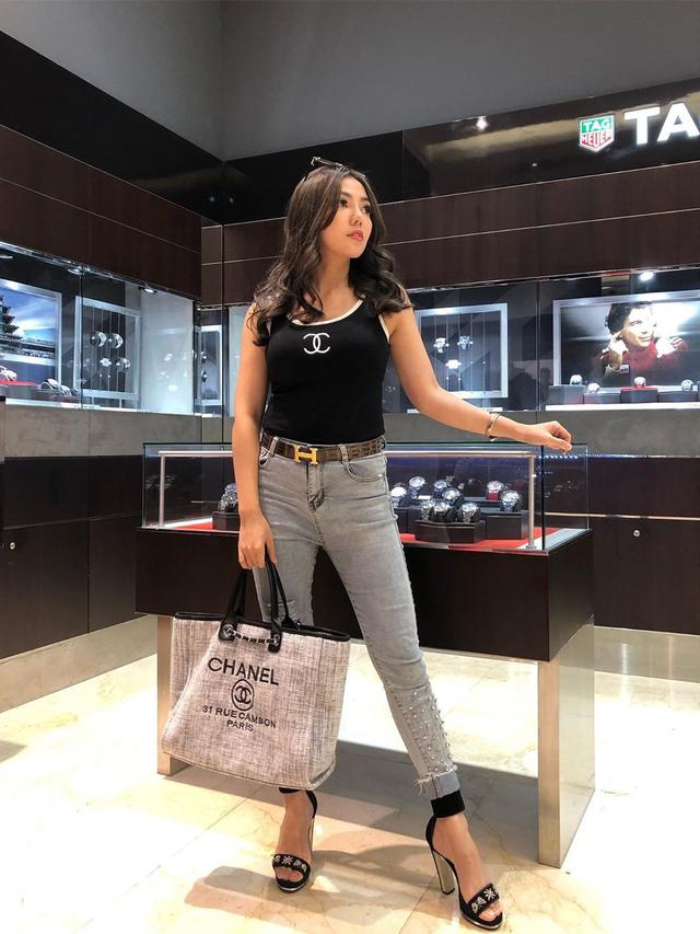 6 Gaya Glamor Bella Shofie, Selalu Tampil Cetar