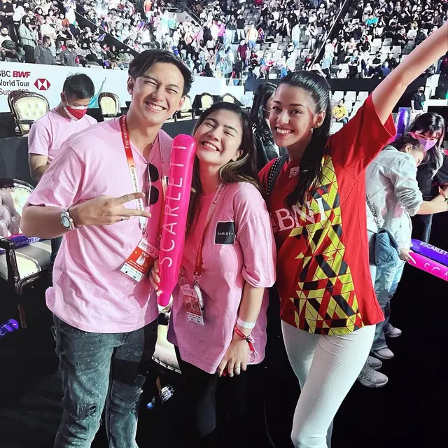 Sempat Dikira Putus, Ini 6 Potret Susan Sameh Nonton Fajar Alfian di Final Indonesia Masters