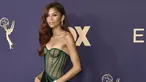 Aktris Zendaya berpose saat tiba menghadiri Primetime Emmy Awards ke-71 di Microsoft Theater di Los Angeles (22/9/2019). Zendaya menghadiri "Emmy Awards 2019" sebagai salah satu presenter yang membacakan daftar pemenang pada ajang tersebut. (AP Photo/Richard Shotwell)