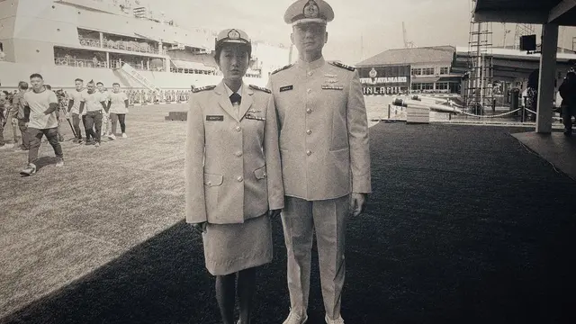 Chef Renatta kenakan seragam TNI AL (Instagram/renatamoeloek)