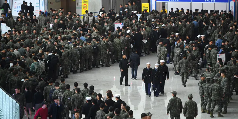 Jelang Diberhentikan, Tentara Korea Selatan Sibuk Ikut Job Fair