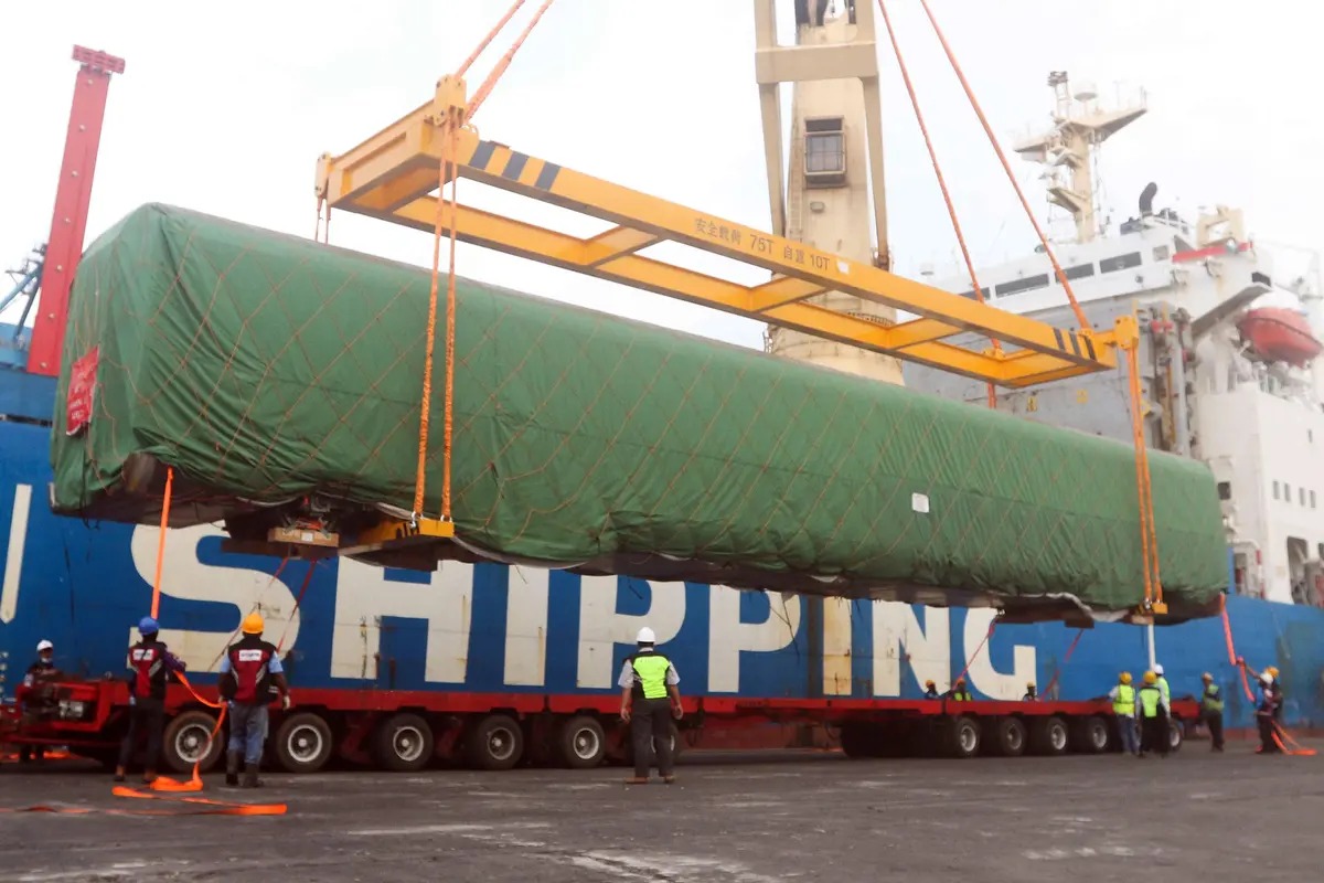 Rangkaian Kereta Cepat Jakarta - Bandung Tiba di Pelabuhan Tanjung Priok