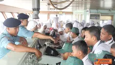 Citizen6, Jakarta: SMP Islam Terpadu Permata Insani, Komplek Villa Permata, Pasar Kemis tangerang melaksanakan kunjungan ke KRI Tanjung Nusanive-973 di Dermaga Kolinlamil, Tanjung Priok, Jakarta Utara, Rabu (17/10). (Pengirim: Dispenkolinlamil). 
