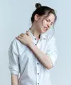 Nyeri bahu dapat muncul akibat postur tubuh yang kurang tepat, overuse, cedera ringan, atau ketegangan otot akibat stres. [Dok/freepik.com/stockking]